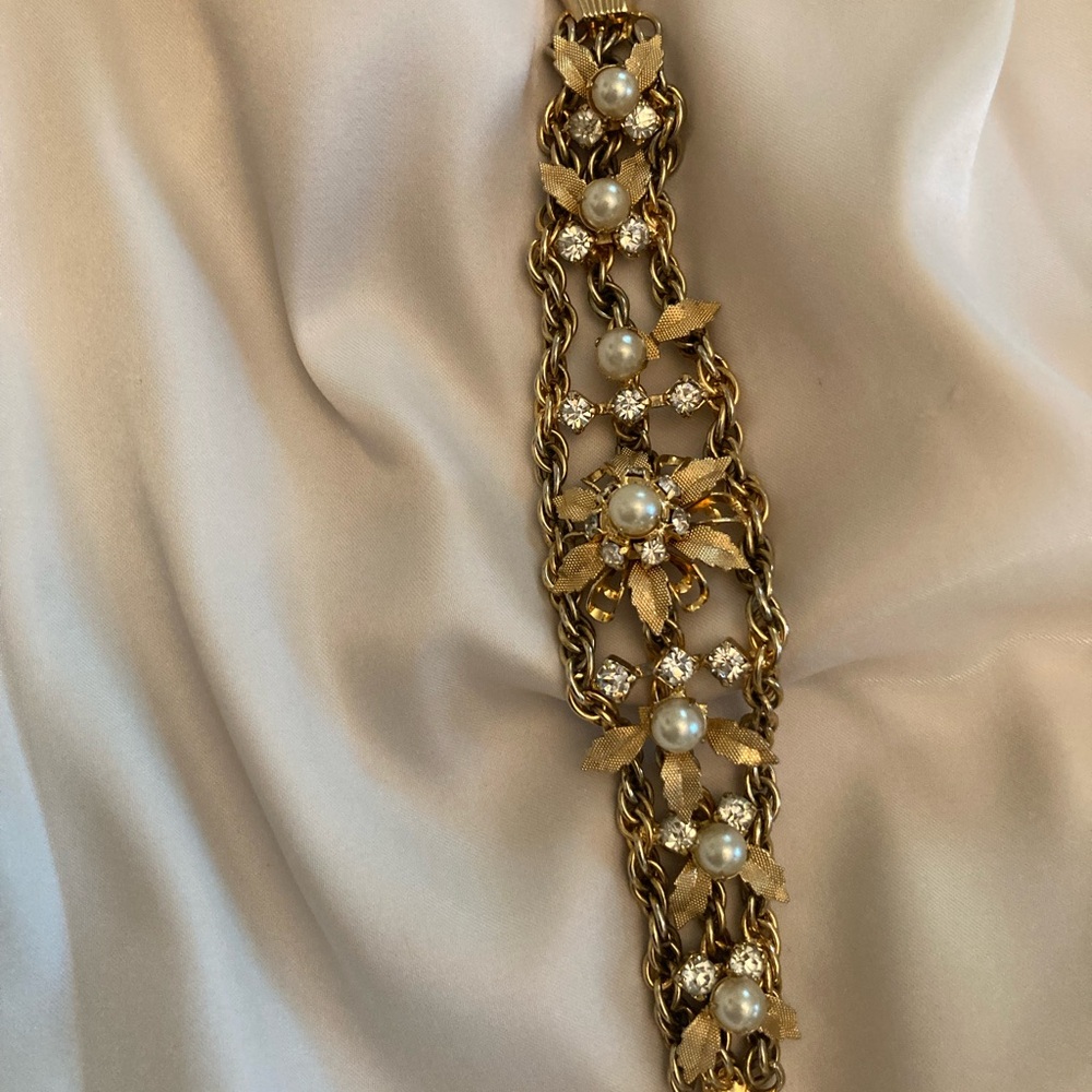 Vintage Miriam Haskell Unsigned  Pearls and Crystal Bracelet.